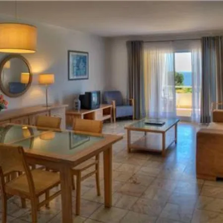 Bueatiful 1 Bedroom Sea View *
